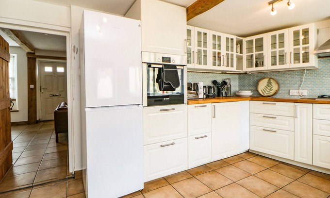 Dawlish Cottage | The Yellow House, 13 King Street