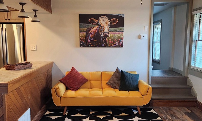 Tyrone House | The Yellow House at Maple Kroft Farm, Altoona- State College, Tyronen