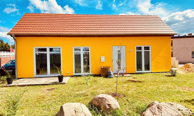 Wolgast House | The yellow house at the harbor