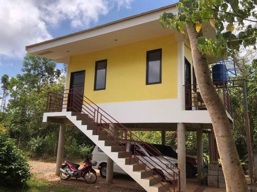 San Pedro House | The Yellow House