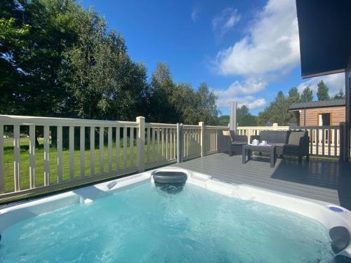Allerthorpe House | The Yorkshire Burrow Lodge with Hot Tub