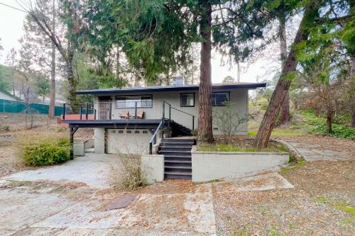Oakhurst House | The Yosemite Sleeper