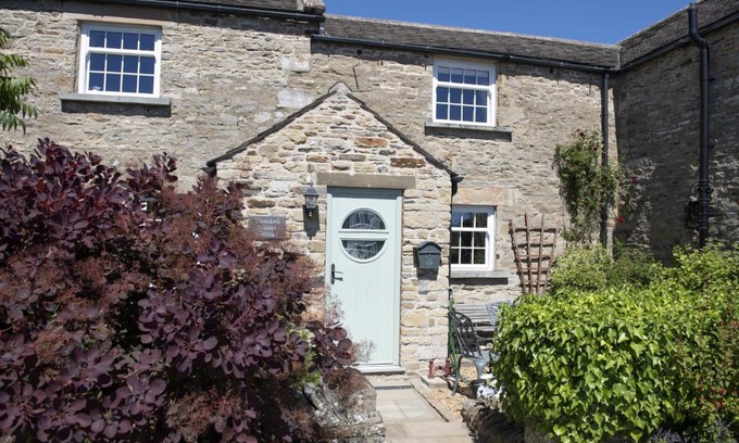 Leyburn House | Theaked Stones