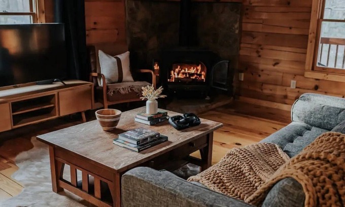 Murrayville Cabin | Theatre Room! Dog Friendly! King Bed! STR-22-0015