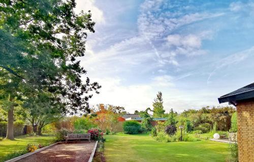 Nakskov Bed & Breakfast | TheGilgahouse gardenroom