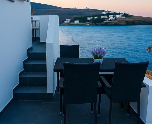 Loutra House | Theis Seafront Retreat - Loutra Seaview Bliss