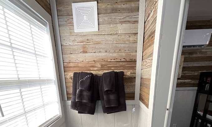 Thackerville Cabin | Theme cabins on wooded lot 1 mile 1/4 from Winn star casino