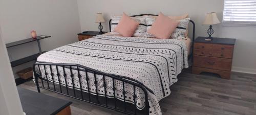 Haines City House | Themed kid bedrooms, 17 miles to Disney and Legoland, private pool, kitchen, wifi, washer, dryer