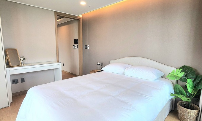 Haeundae Hotel | [theplace34]해운대역 & 해수욕장 도보 3분거리! 안락하고 럭셔리한 호텔