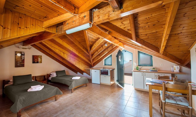 Leivathos House | Theros Retreat