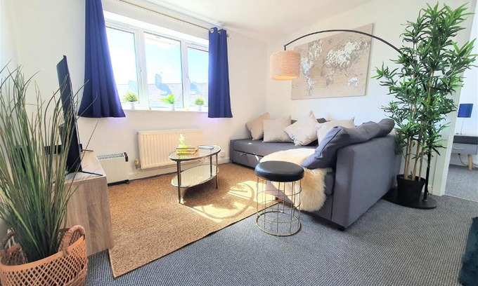 Cathays Apartment | Thesiger Court Apartments - Free Private Parking - by Property Promise