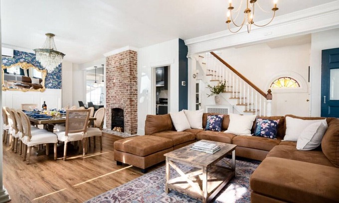 North Side House | TheVictorianBlue|25min to NYC