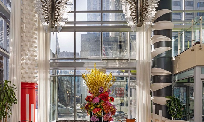 Downtown Chicago Hotel | theWit Chicago, a Hilton Hotel