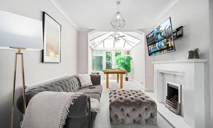 Hall Green House | This 3-bedroom luxury property is located within the county of West Midlands