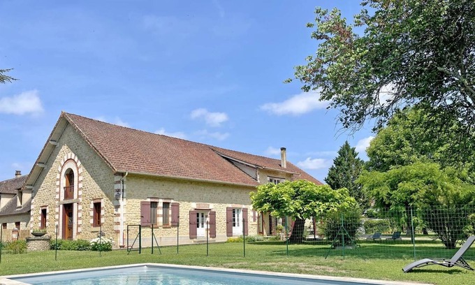 Tremolat House | This 8-person gîte is located in Trémolat, a small village ideally situated at the gateway to...