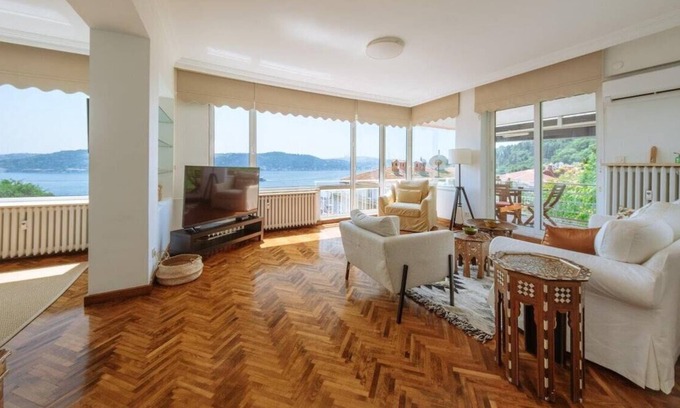 Bebek Apartment | This apartment is a 3 bedroom(s), 1.5 bathrooms, located in Beşiktaş, İstanbul.