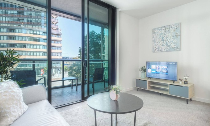 Docklands Apartment | This apartment is a 1 bedroom(s), 1 bathrooms, located in Docklands, VIC.