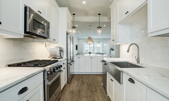Galveston House | This Beachtown Townhome is the Perfect Getaway! 3 Bedroom 3 Bath