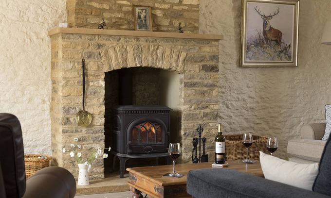 Chipping Norton Cottage | This beautiful cottage enjoys a fabulous rural location on a mixed working farm.