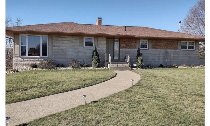 Canton House | This beautiful home located minutes from pro football Hall of Fame