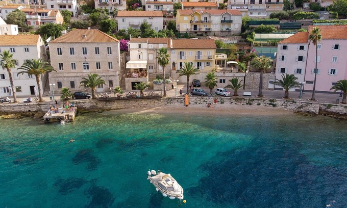 Medvinjak Apartment | This beautiful house is located on a hill and in Medvinjak, a suburb of Korcula.