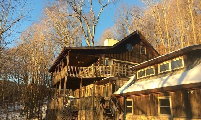 Mars Hill Cabin | This cabin is a 2 bedroom(s), 1 bathrooms, located in Mars Hill, NC.