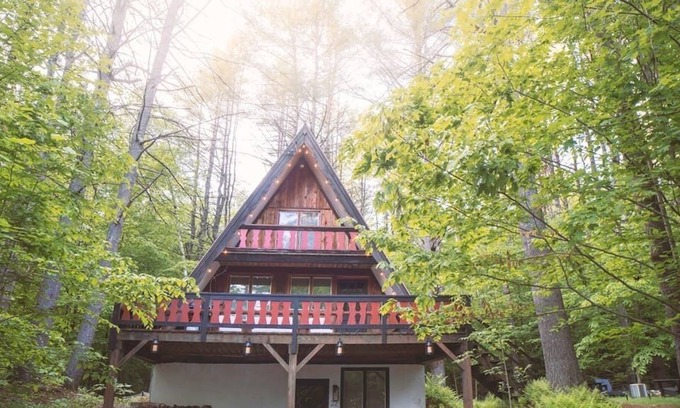 East Jamaica Cabin | This cabin is a 2 bedroom(s), 1.5 bathrooms, located in Jamaica, VT.