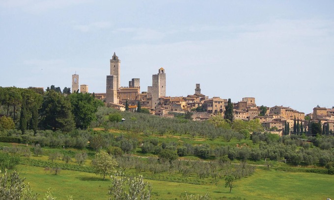 Toiano House | This characteristic barn has been completely renovated and divided into two apartments.