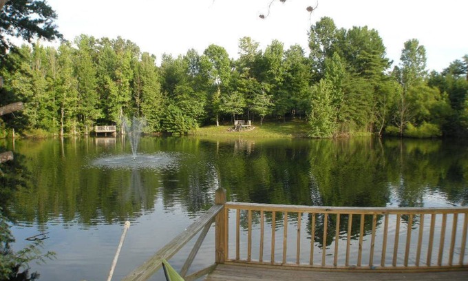 Monticello Cottage | This charming cozy cottage has a private hot tub, deck for fishing.