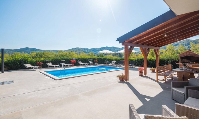 Pazin House | This charming holiday home is located in the small village of Slavcici near Pazin.