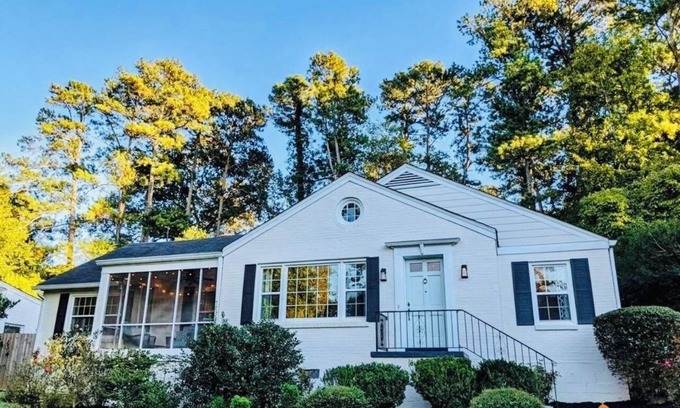 North Decatur House | This charming home in Decatur, near Emory, CDC,Atlanta