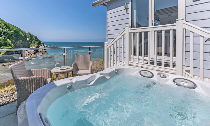Hele Ski Chalet | This chic country style beach hut is ideal for a romantic escape by the sea.