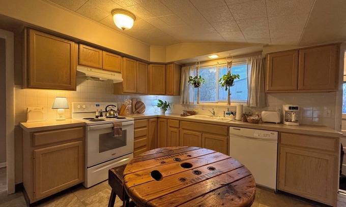 Sheridan Cottage | This cottage is a 2 bedroom(s), 1 bathrooms, located in Bighorn, WY.