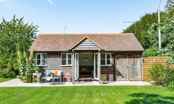 Tolpuddle Cabin | This delightful rural retreat has been furnished and equipped to create a wonderful relaxing holiday