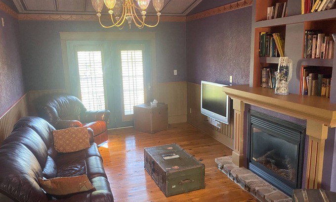Niagara-on-the-Lake Cottage | This European flair minutes from historic Niagara On The Lake