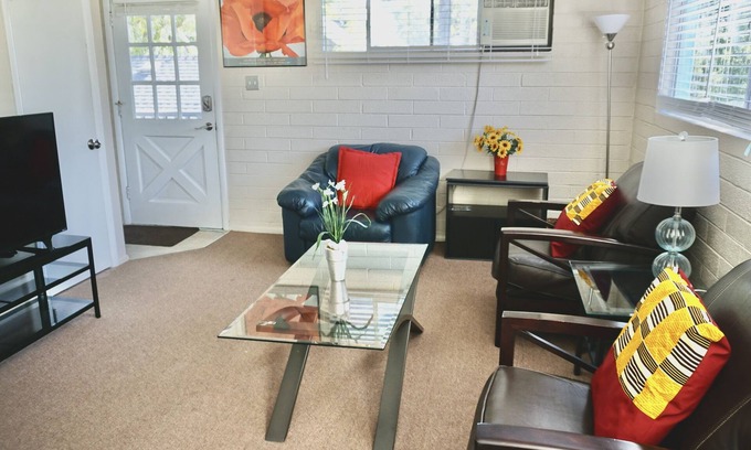 Lower Avenues Apartment | This fourplex is a 1 bedroom(s), 1 bathrooms, located in Salt Lake City, UT.