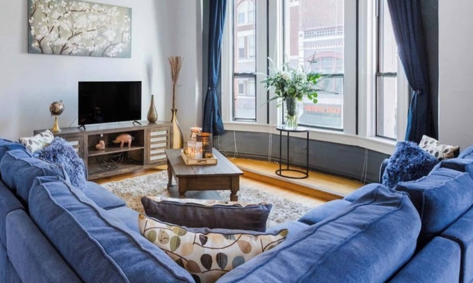 Gaslamp Quarter Hotel | This hotel is a 1 bedroom(s), 1 bathrooms, located in San Diego, CA.