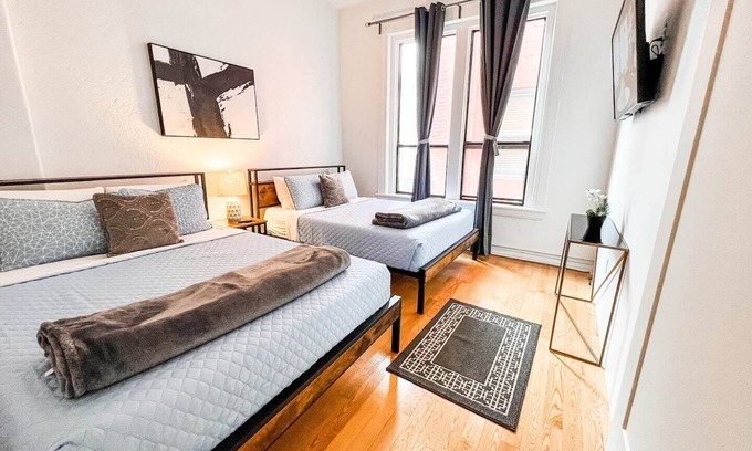 Gaslamp Quarter Hotel | This hotel is a 2 bedroom(s), 1 bathrooms, located in San Diego, CA.