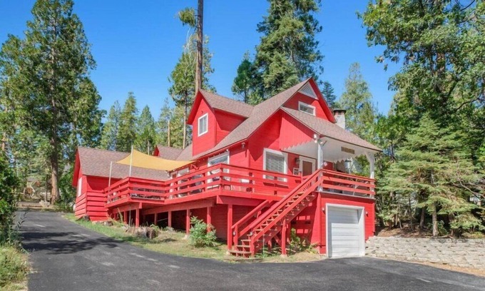 West Village House | This house is a 3 bedroom(s), 2 bathrooms, located in Shaver Lake, CA.