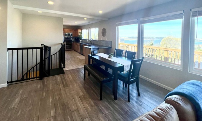 North Bend House | This house is a 3 bedroom(s), 2 bathrooms, located in North Bend, OR.