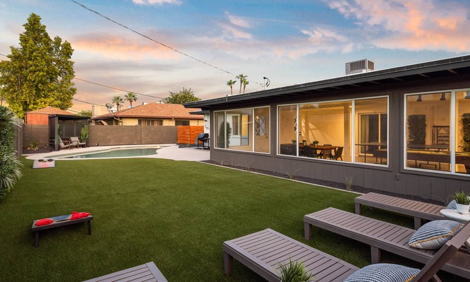 Village Grove House | This house is a 3 bedroom(s), 3 bathrooms, located in Scottsdale, AZ.