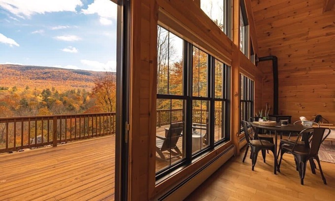 Sunderland House | This house is a 3 bedroom(s), 3 bathrooms, located in Sunderland, VT.