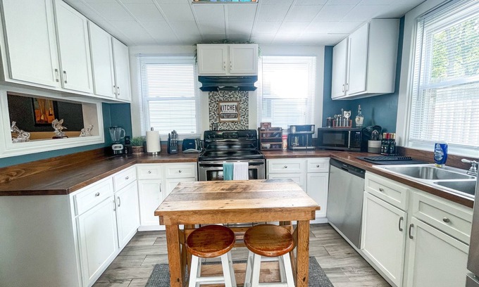 Winchester House | This house is a 3 bedroom(s), 2 bathrooms, located in Winchester, KY.