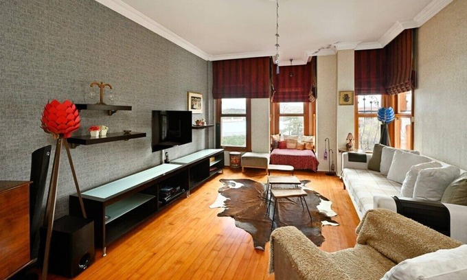 Arnavutkoy House | This house is a 3 bedroom(s), 2 bathrooms, located in Beşiktaş, İstanbul.