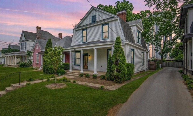 Woodward Heights House | This house is a 3 bedroom(s), 2.5 bathrooms, located in Lexington, KY.