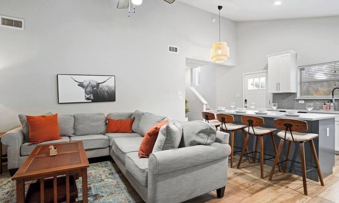 Chestnut House | This house is a 3 bedroom(s), 2 bathrooms, located in Austin, TX.