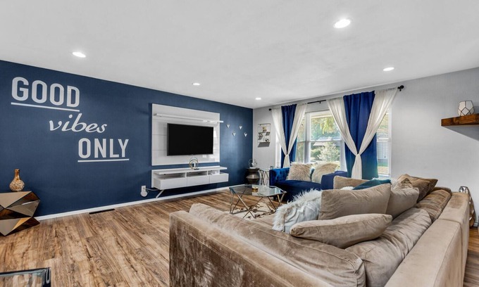 Belleville House | This house is a 4 bedroom(s), 3 bathrooms, located in Belleville, IL.