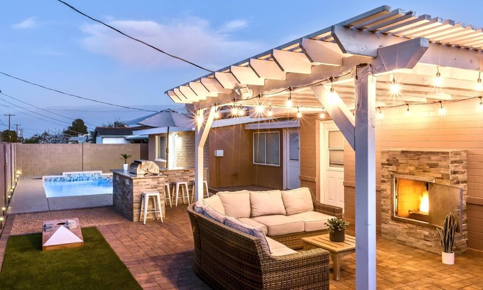 New Papago Parkway House | This house is a 4 bedroom(s), 3 bathrooms, located in Scottsdale, AZ.