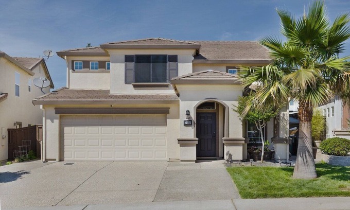 Antelope House | This house is a 4 bedroom(s), 3 bathrooms, located in Antelope, CA.