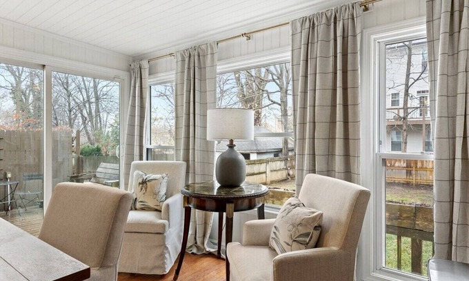 Northside District House | This house is a 5 bedroom(s), 3 bathrooms, located in Lexington, KY.